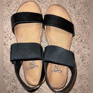 Black jelly pop sandals